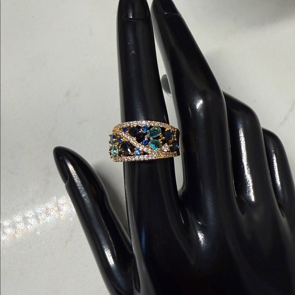 Elegant Gold and Blue Gemstone Ring